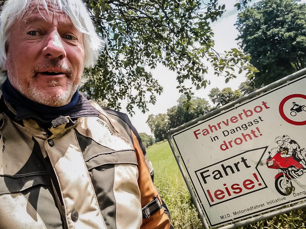 Zen und die Kunst, auf's Motorrad zu warten 4 Leise fahren wegen drohender Fahrverbote? Jürgen Becker war mit der Zero SR/S sogar lautlos.