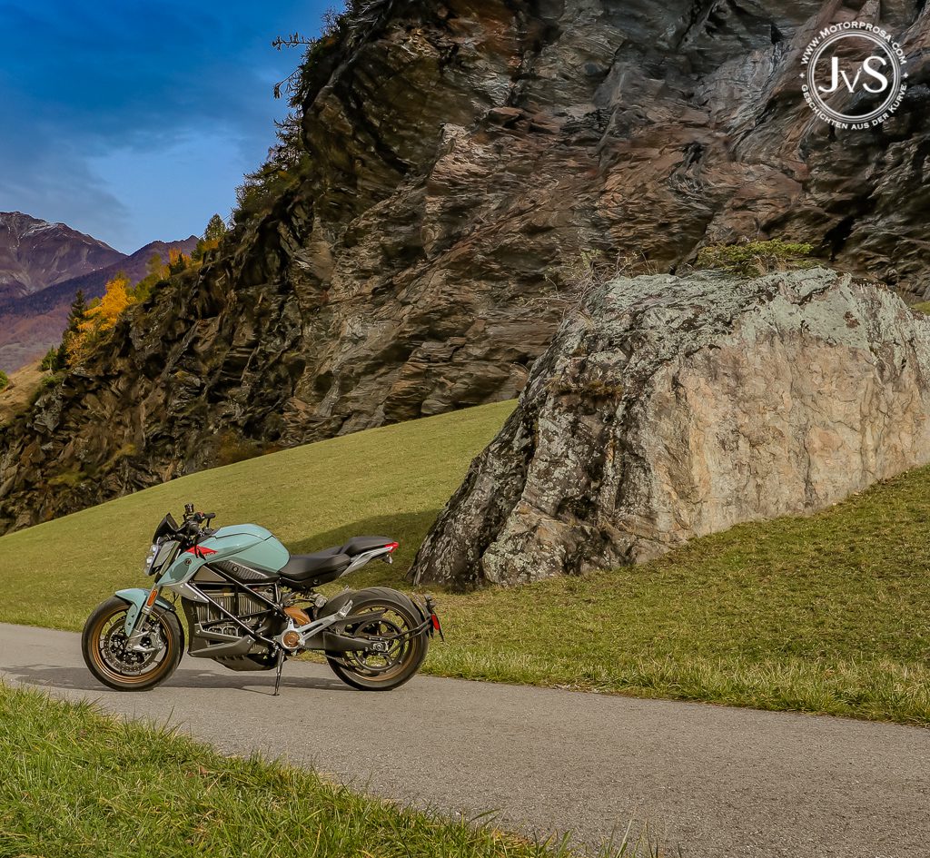 Neugierig durch den Vinschgau 5 Ungewöhnliche Landschaft hinter dem Wald