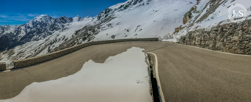Stilfser Joch – Zähl' von 1 bis 10! 3 Stilfser Joch – Kehre 2: "Bei den Wendeln-Wandeln"