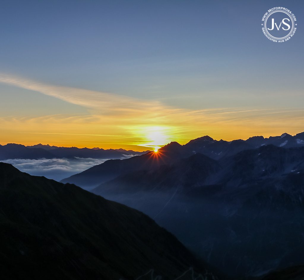 Sonnenaufgang auf dem Stilfser Joch: sie ist da ..