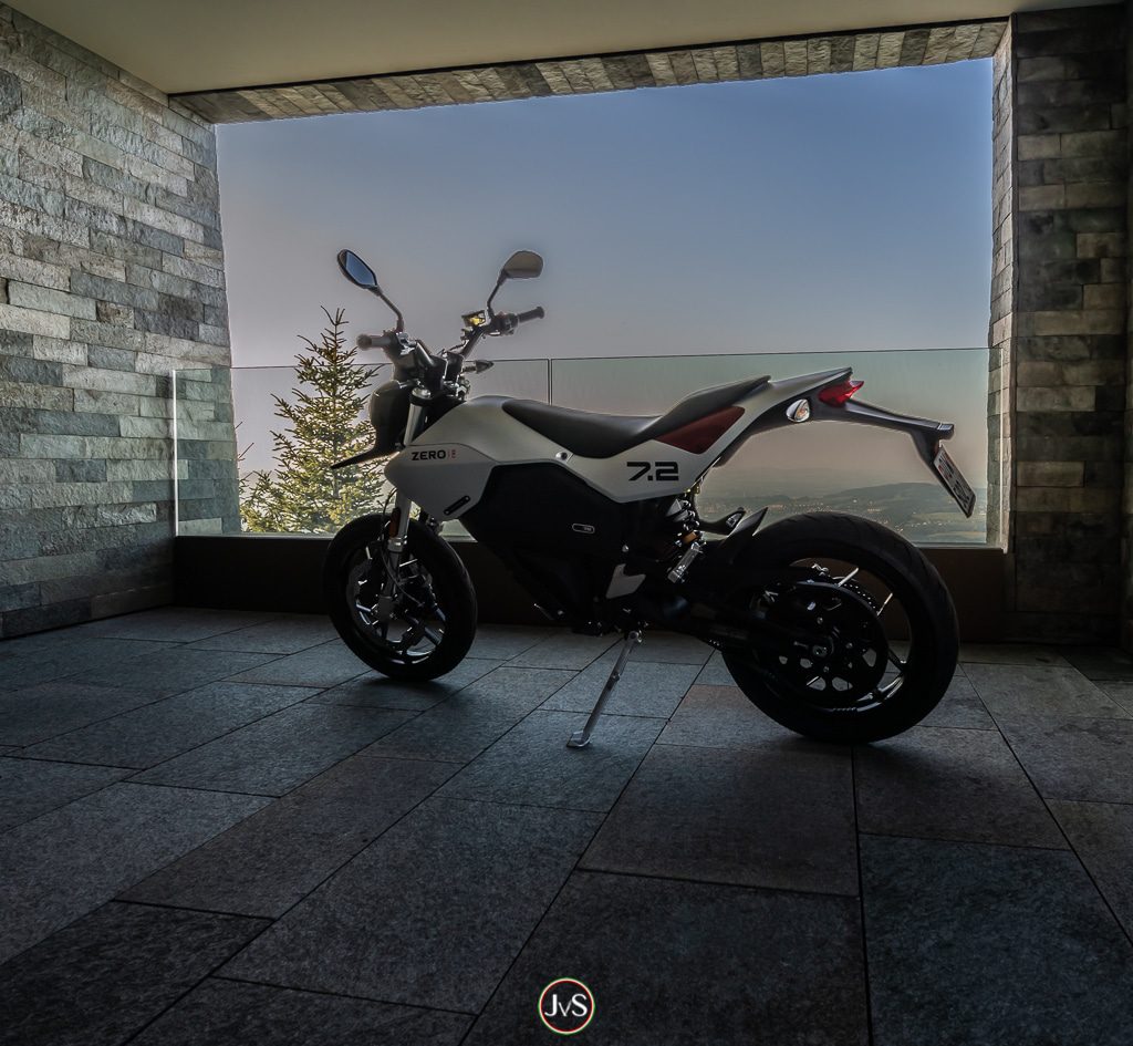 Cool – Riding the Zero FXE 7.2 6 Allows a lot more than "normal" motorcycles: the Zero FXE