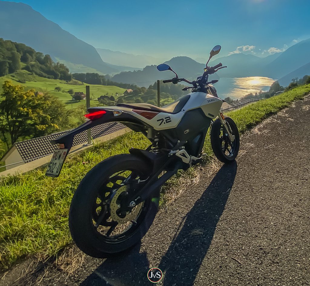 Cool – Riding the Zero FXE 7.2 4 The Zero FXE should make a big impact on the supermoto scene