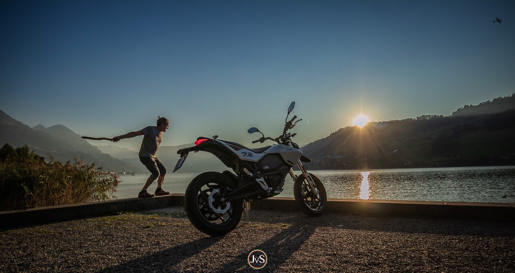 Zero FXE 7.2 am Sarner See (CH) Zero FXE 7.2 am Sarner See (CH) (Motorrad-Geschichten aus der Kurve)