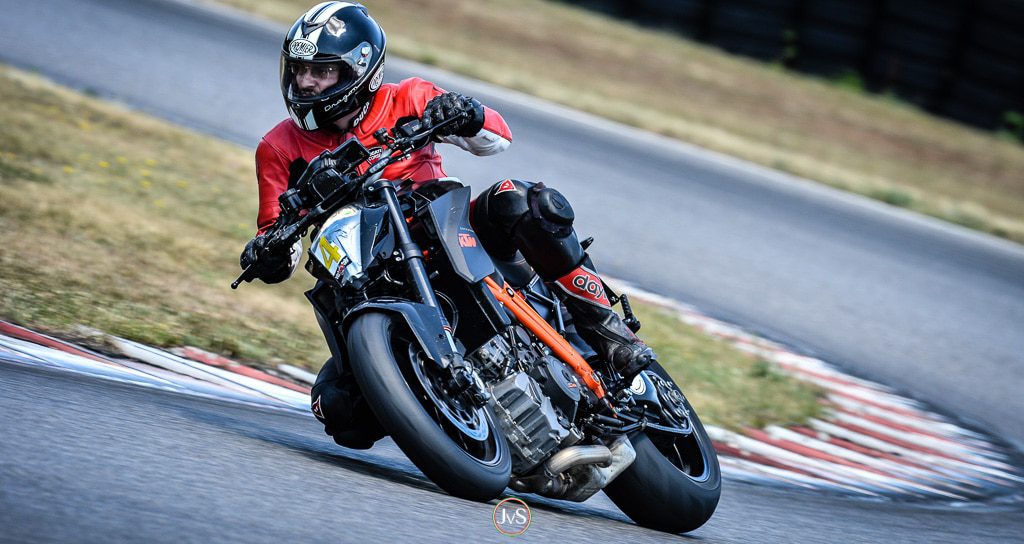 KTM 1290 Superduke R auf dem Rheinring KTM 1290 Superduke R auf dem Rheinring (Motorrad-Geschichten aus der Kurve)