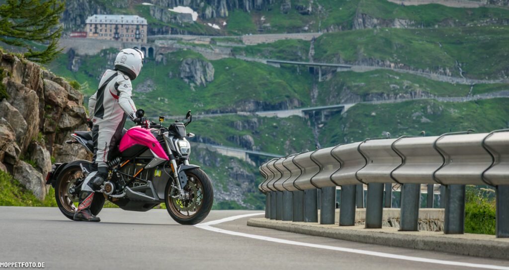 Traumstraßen: Der Furkapass (2429 m) 1 MotorProsa Blog Header Furkapass 1 2