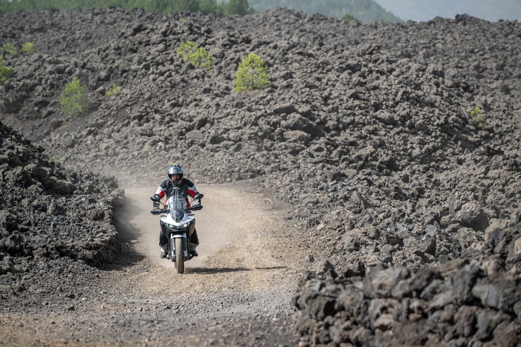 Zero DSR/X 17.3 – The Californian Adventurer 11 Sensational playground for the Zero DSR/X: the lava desert of Sicily