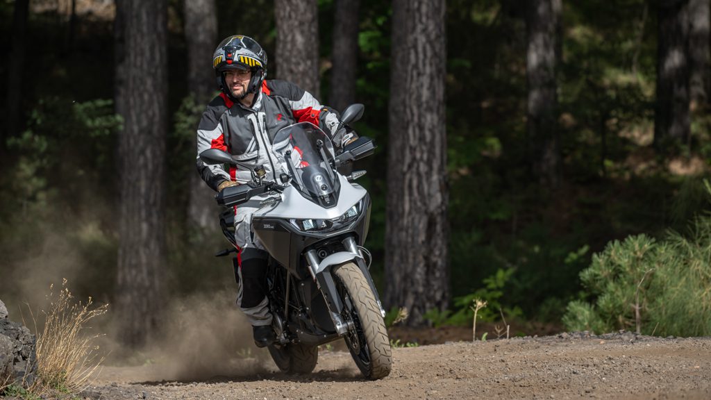 Zero DSR/X 17.3 – The Californian Adventurer 8 Finest dosage of engine power allows fun in the dirt