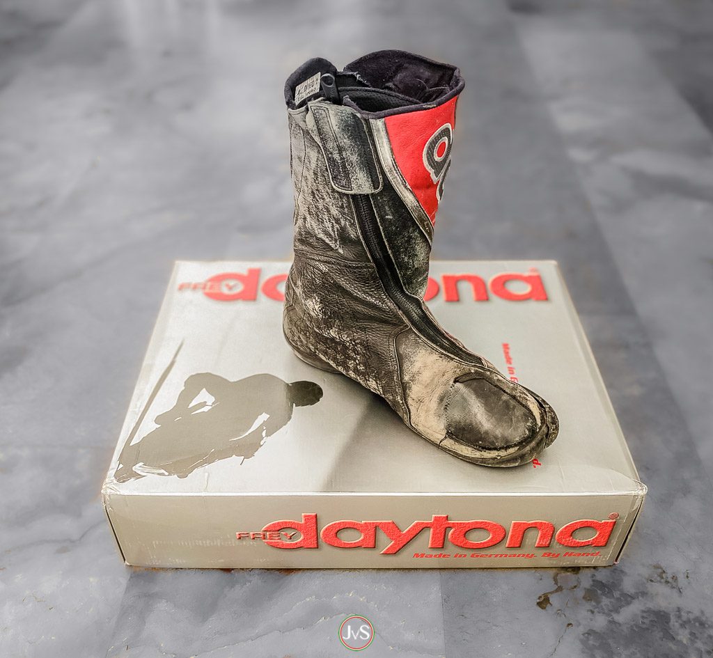 Neue Stiefel für MotorProsa: Daytona Security Evo G3 3 Daytona Evo Sports GTX - nach 20 Jahren an den Füssen von MotorProsa sehen die Stiefel etwas mitgenommen aus.