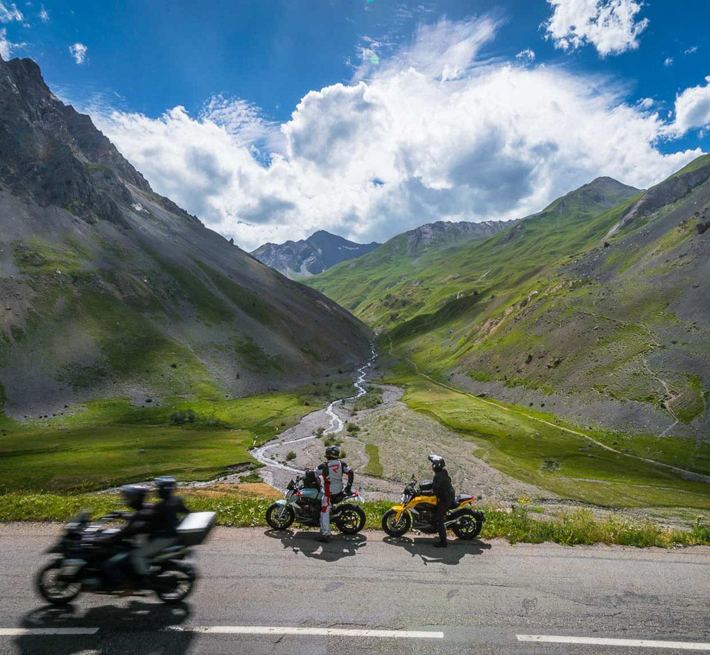 Magische Ausblicke in die Bergwelt. Auch das ist der Col du Galibier. Unterwegs auf dem Col du Galibier (Foto: www.moppetfoto.de)