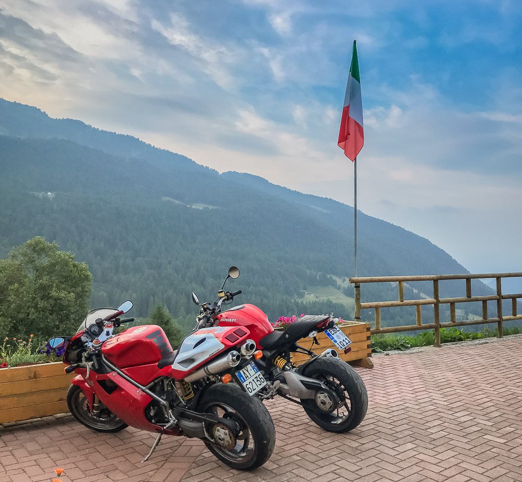 Eine Liebeserklärung an das Leben (Gastbeitrag) 6 Meine Ducati 748s und stephs Ducati Monster M1100 Evo 20th Anniversary