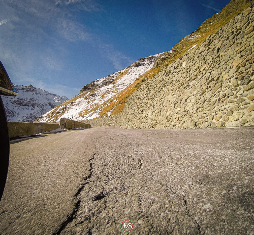 Rissiger Asphalt