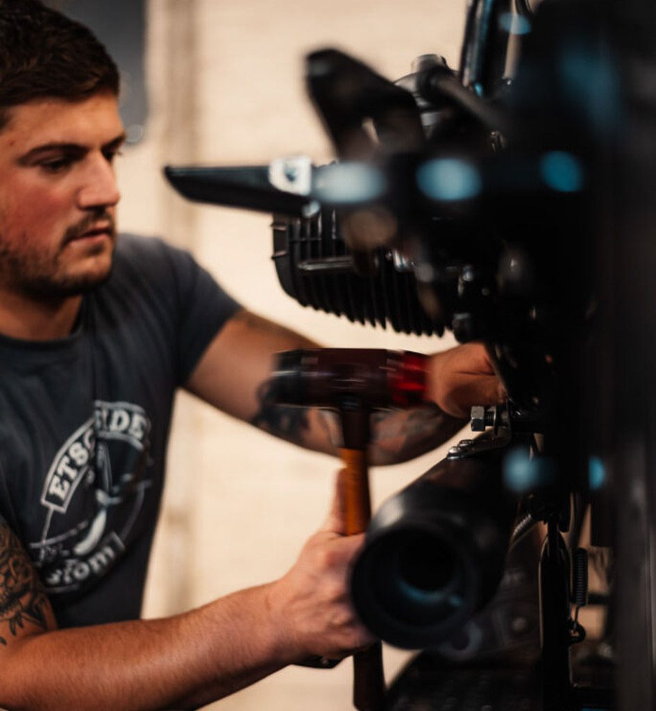 Etschside Custom – ein Portrait 2 Jonny von Etschside Custom: Vom Schrauen sortieren zur eigenen Werkstatt