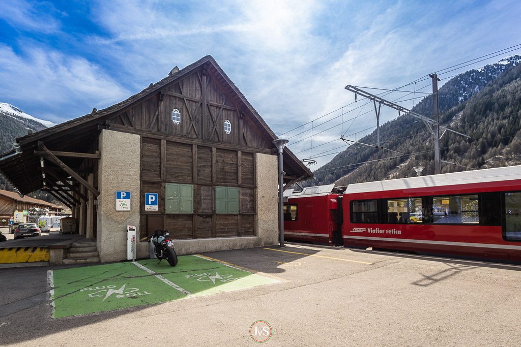 Charging stop in Zernez - with WLAN from the Rhaetian Railway