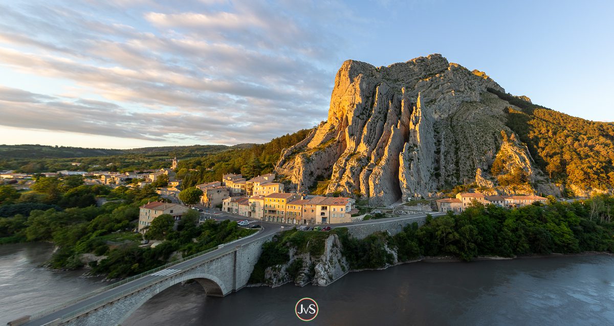 2024: Ein Jahr voller Kurven und Geschichten 9 DER Felsen bei Sisteron
