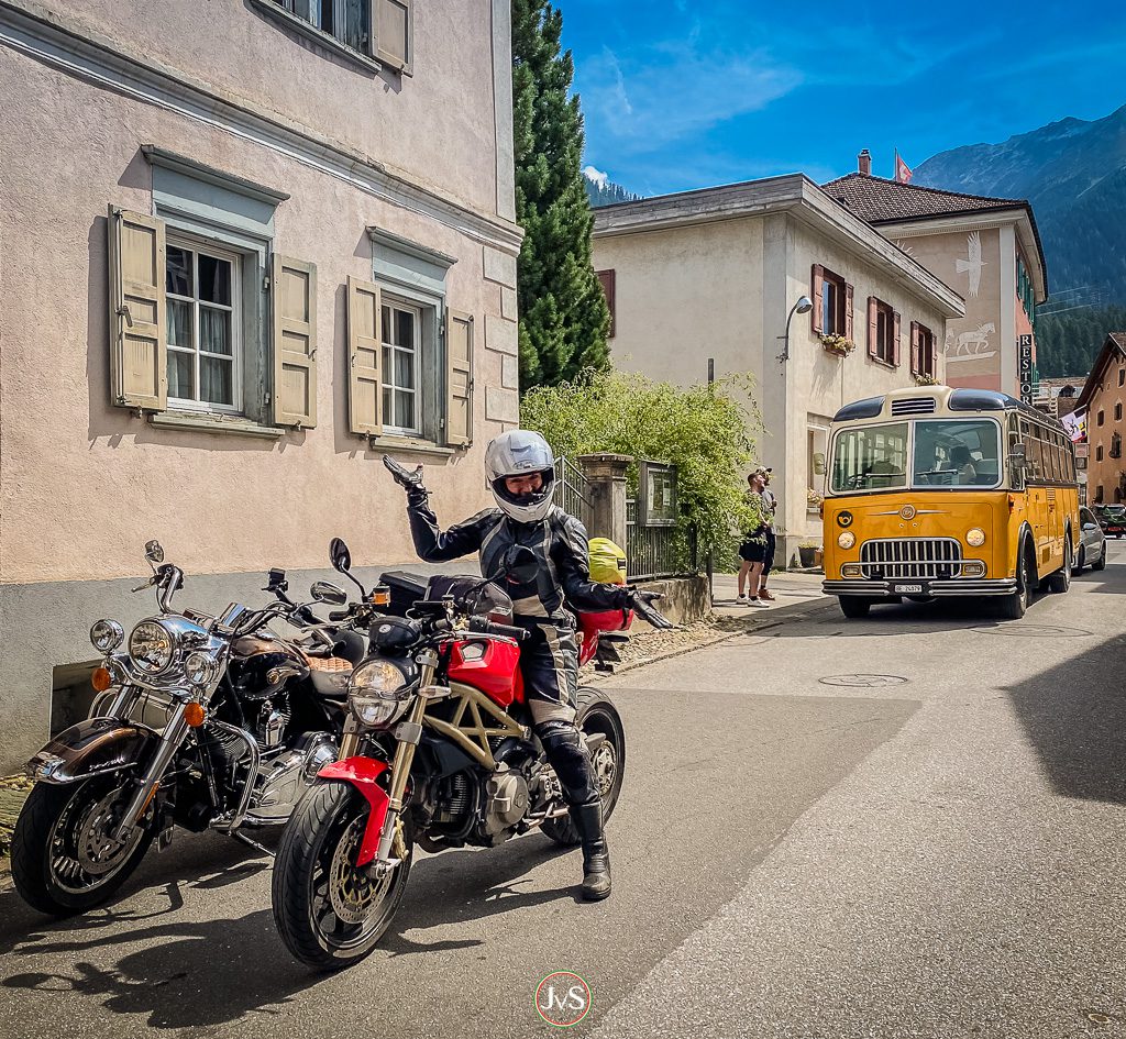 MotorProsa unterwegs: Alt und neu trifft sich in Bergün