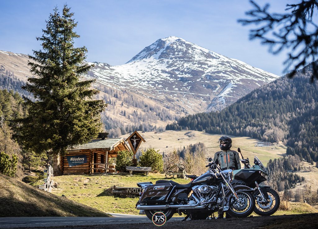 Electric motorcycles – fact check in the Alps 12 Facts about electric motorcycles: Electrons are about to be collected again