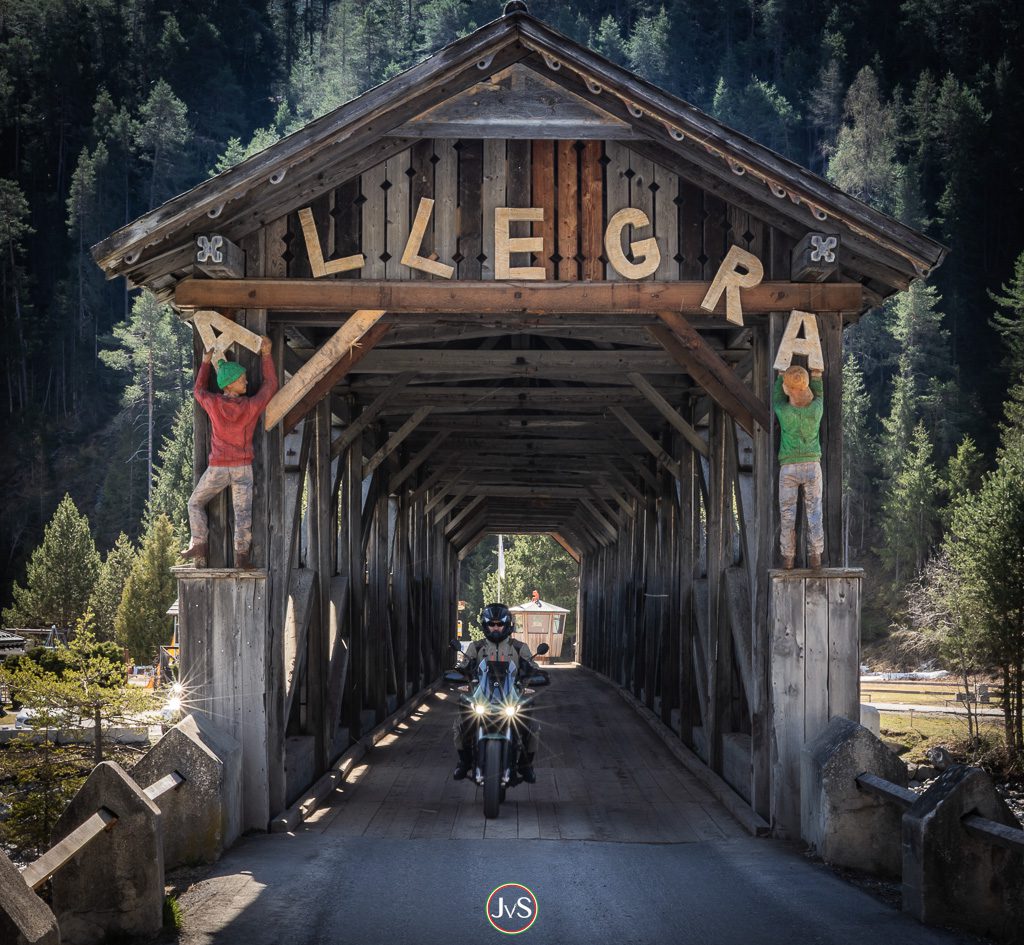 Electric motorcycles – fact check in the Alps 14 Facts about electric motorcycles: Allegra means „I'm happy“