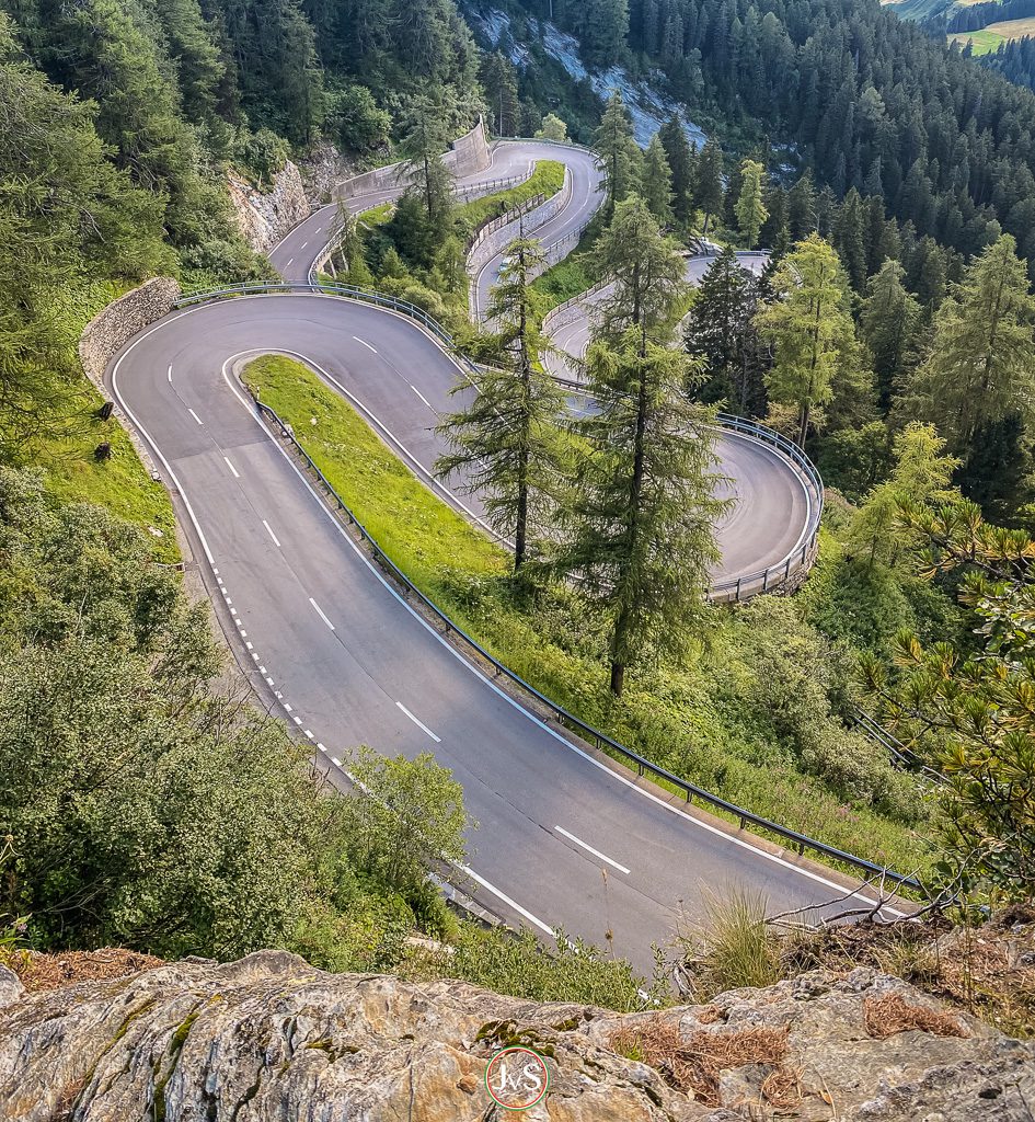 MotorProsa-Blog: Blick auf das Serpentinenwunder des Malojapasses