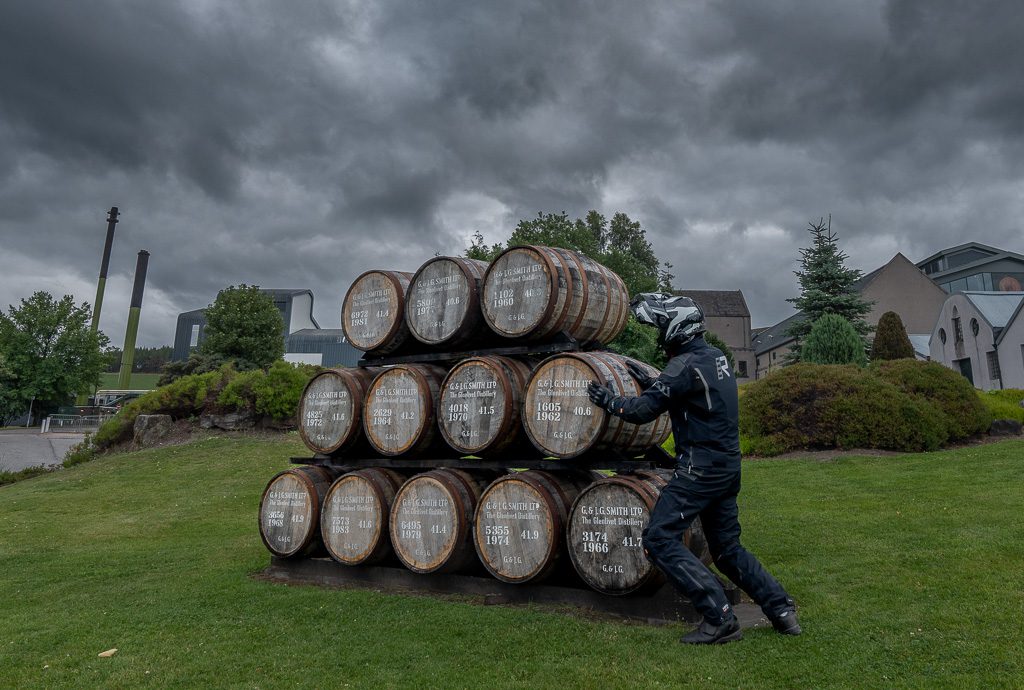 Whisky gibt's nach getaner Arbeit Whisky gibt's nach getaner Arbeit