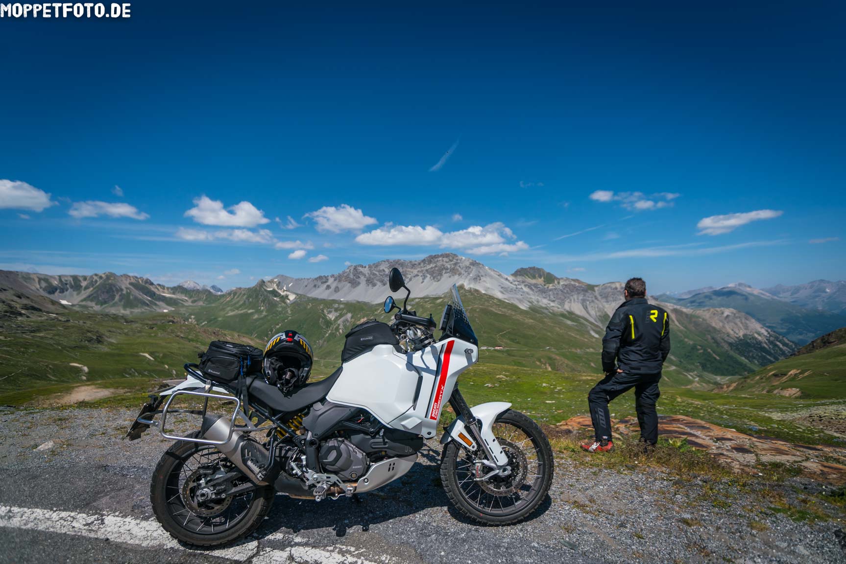Blick von der alten Stelvio-Straße auf den Umbrail MotorProsa-Blog: Post Passportrait Umbrail - 14