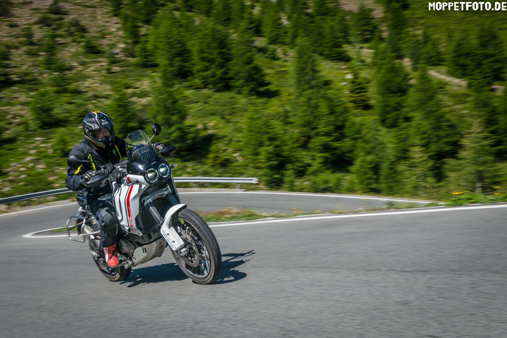 Erlaubt durchaus auch mal Feuer ;-) MotorProsa-Blog: Post Passportrait Umbrail - 2