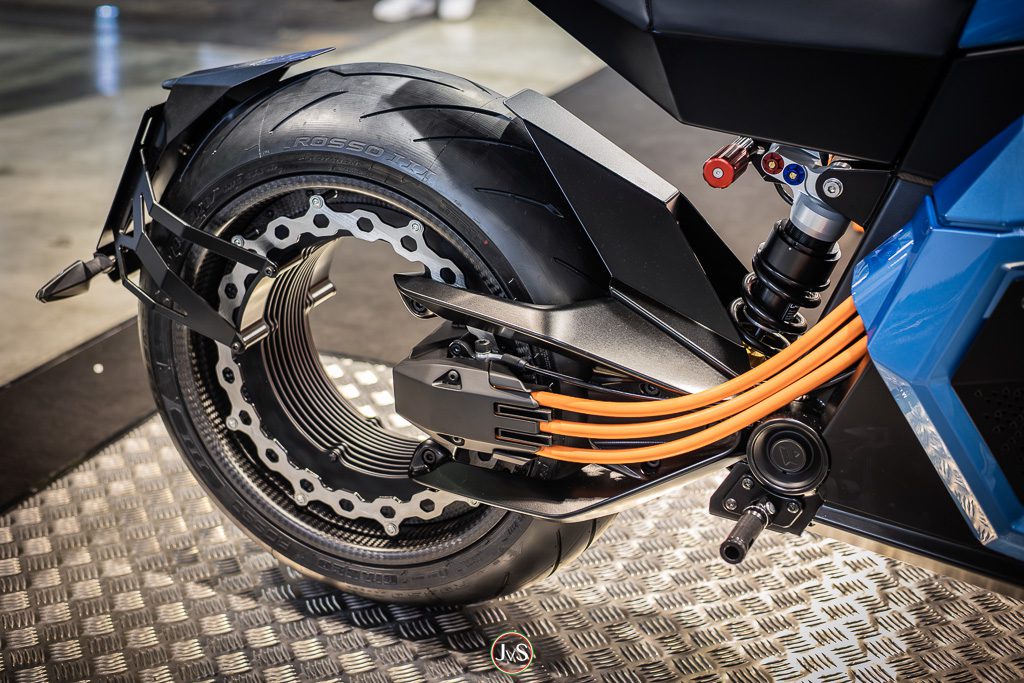 Verge TS Pro – The Trigger Donut 2 240 mm width for show and power