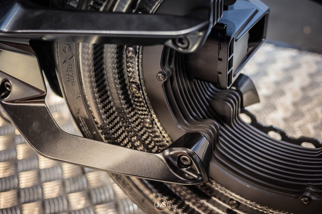 Verge TS Pro – The Trigger Donut 4 That's where the music plays. Circular motor in a carbon rim