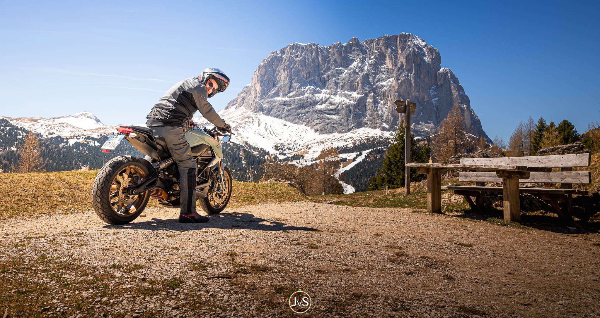 Mit der Zero SR/F 14.4 Premium in den Dolomiten Zero SR/F 14.4 Premium in den Dolomiten (MotorProsa - Geschichten aus der Kurve)